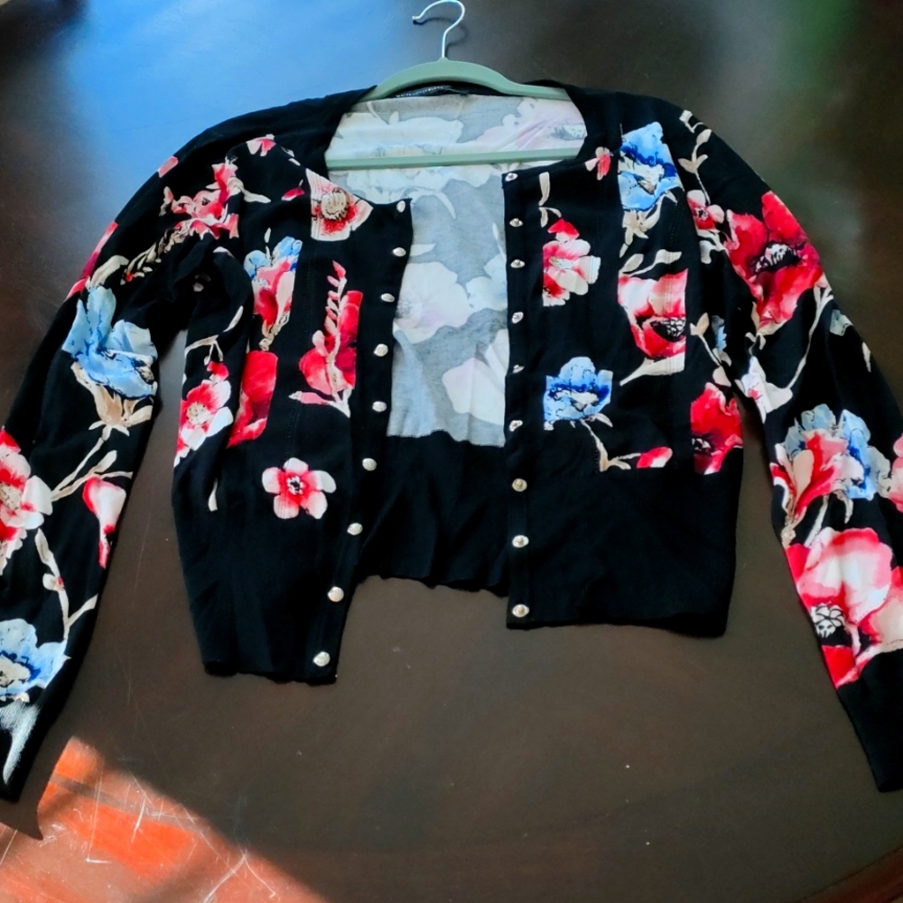 White House Black Market XL black and floral pattern cardigan